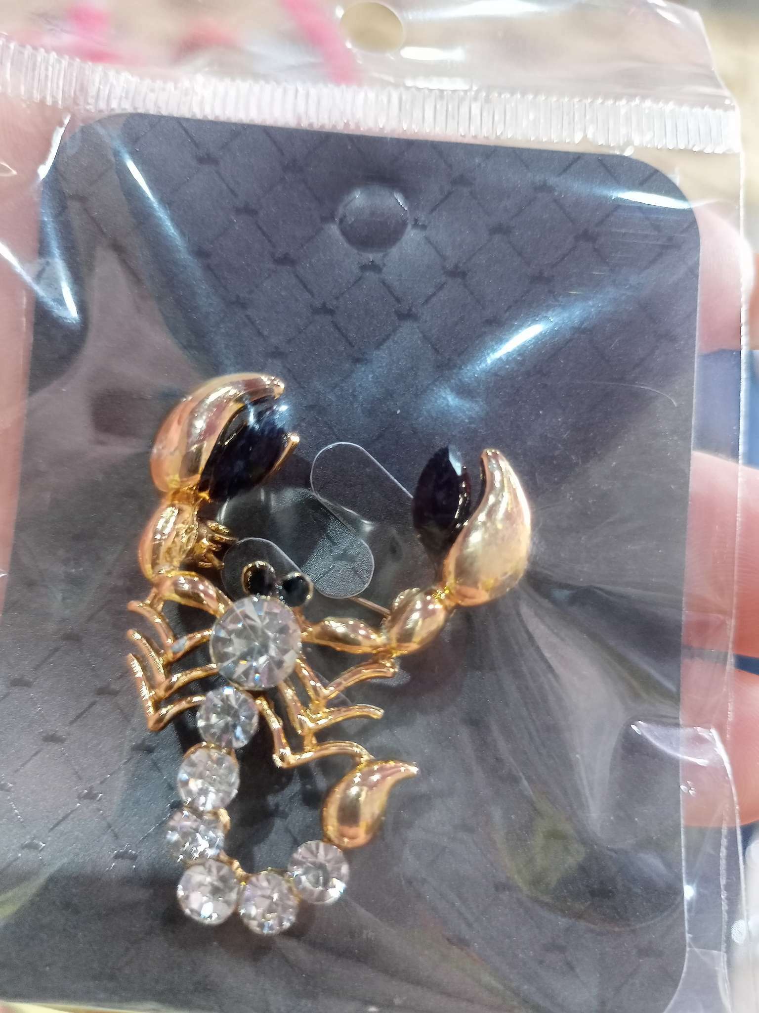 Фотография покупателя товара Брошь «Скорпион», цвет бело-чёрный в золоте