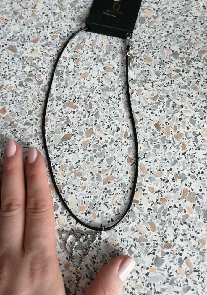 Фотография покупателя товара Кулон на шнурке «Трилистник», цвет чернёное серебро на чёрном шнурке, 42 см - Фото 3