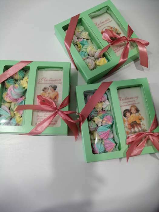 Фотография покупателя товара Коробка складная под 8 конфет + шоколад, белая, 17,7 х 17,8 х 3,8 см - Фото 6