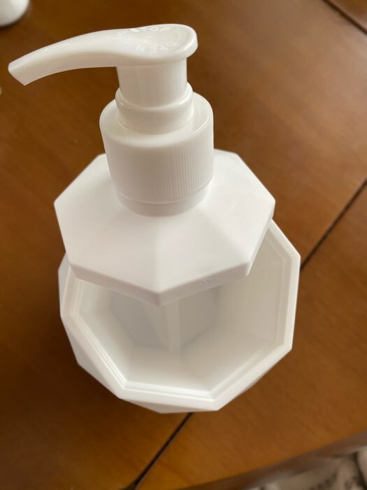 Фотография покупателя товара Дозатор для мыла «Призма», 330 мл, цвет белый - Фото 1