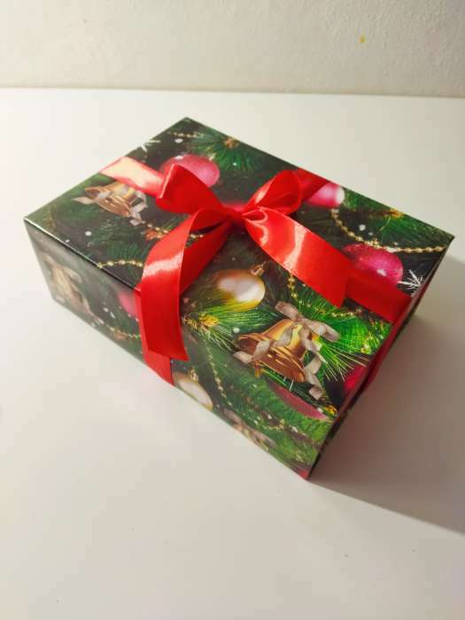 Фотография покупателя товара Бумага упаковочная глянцевая «Праздник у ёлки», 50 х 70 см, Новый год
