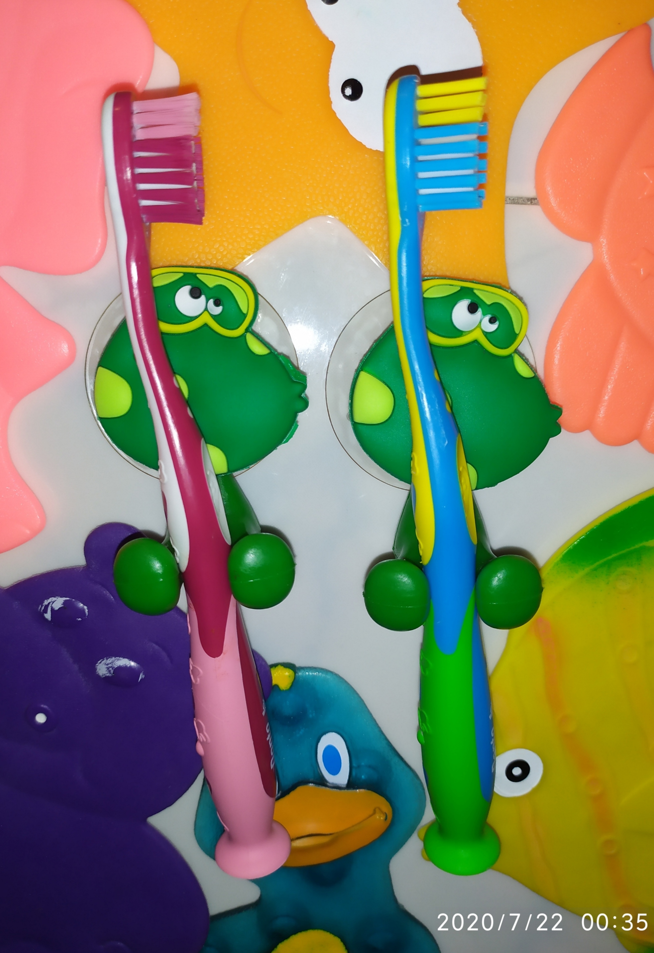 Фотография покупателя товара Держатель для зубной щётки детский «Весёлые зверюшки», на присоске, дизайн МИКС - Фото 7