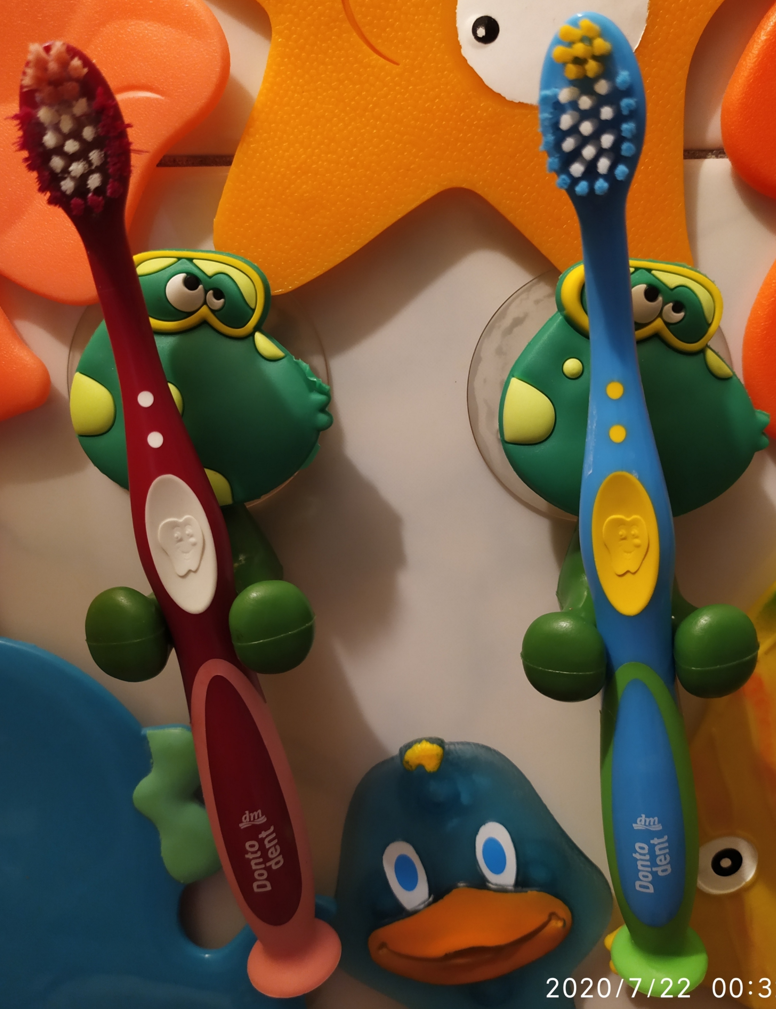 Фотография покупателя товара Держатель для зубной щётки детский «Весёлые зверюшки», на присоске, дизайн МИКС - Фото 8