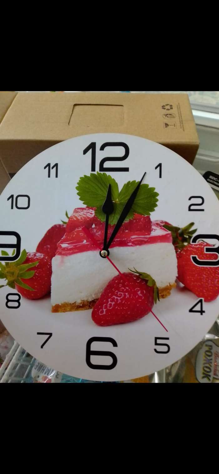 Фотография покупателя товара Часы настенные кухонные "Торт с клубникой", 24  см - Фото 2