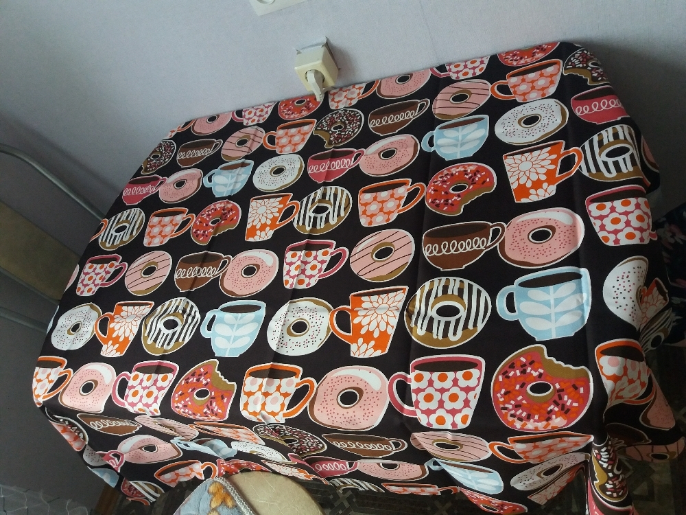 Фотография покупателя товара Скатерть «Доляна» Пончики 110×140 см, 100% п/э - Фото 3