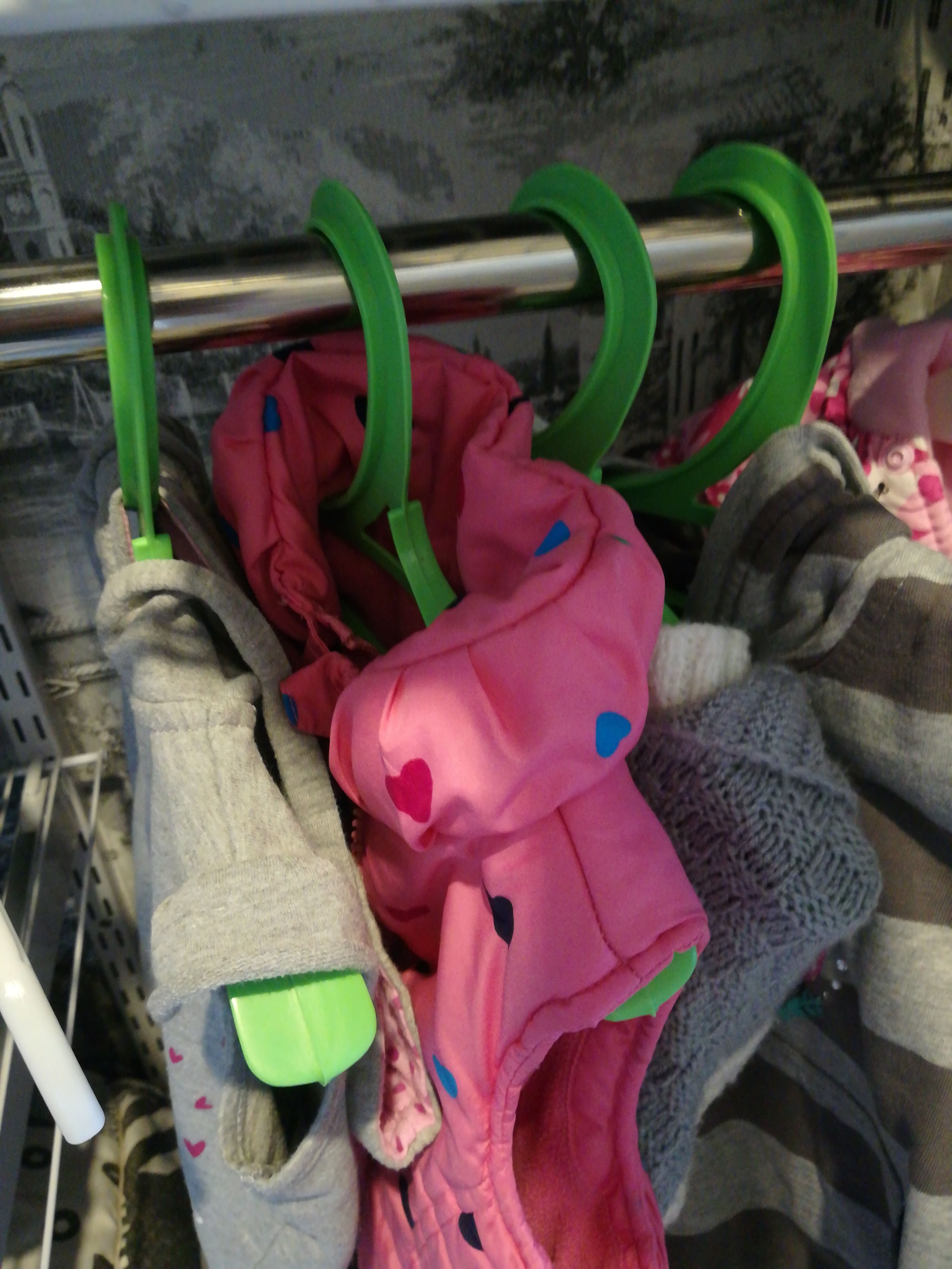 Фотография покупателя товара Вешалка-плечики для одежды детская, размер 30-34, цвет МИКС - Фото 1