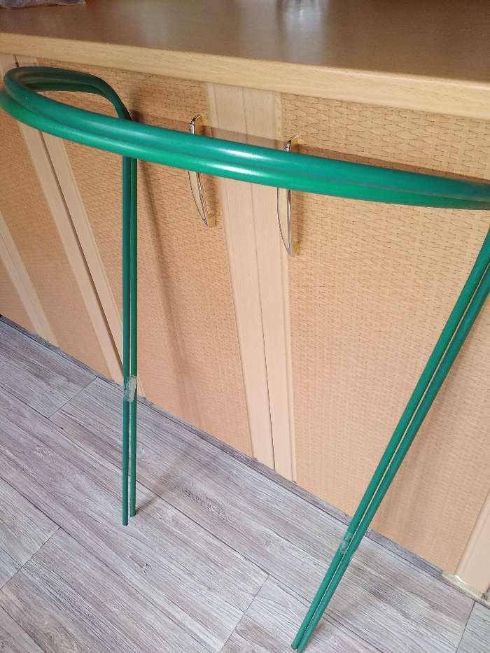 Фотография покупателя товара Кустодержатель, d = 40 см, h = 90 см, ножка d = 1 см, металл, набор 2 шт., зелёный