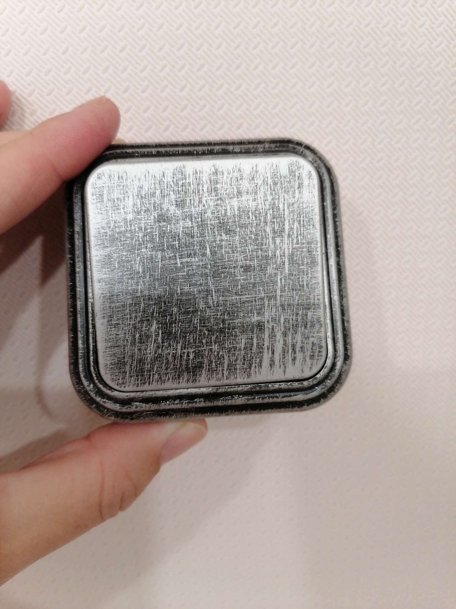 Фотография покупателя товара Выключатель "Элект" VA 16-131-ЧС, 16 А, 1 клавиша, наружный, цвет черный под серебро