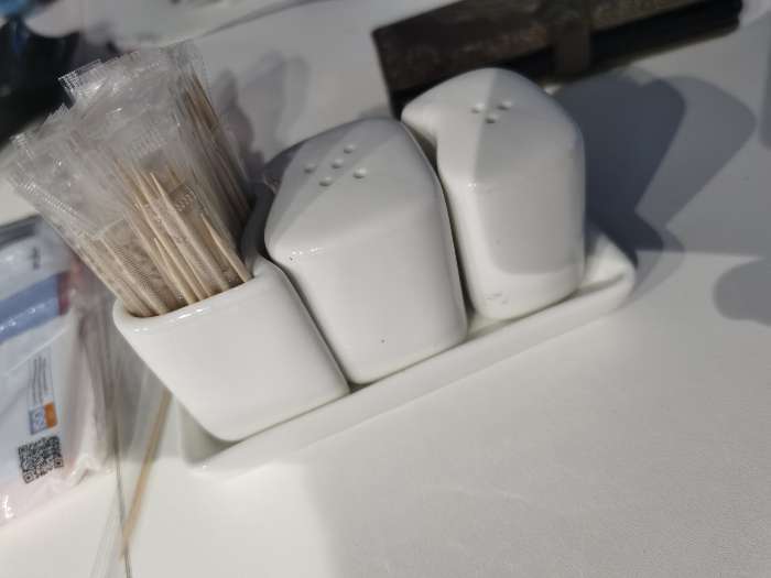 Фотография покупателя товара Набор для специй фарфоровый Magistro «Бланш», 3 предмета: солонка 65 мл, перечница 60 мл, ёмкость для зубочисток, цвет белый