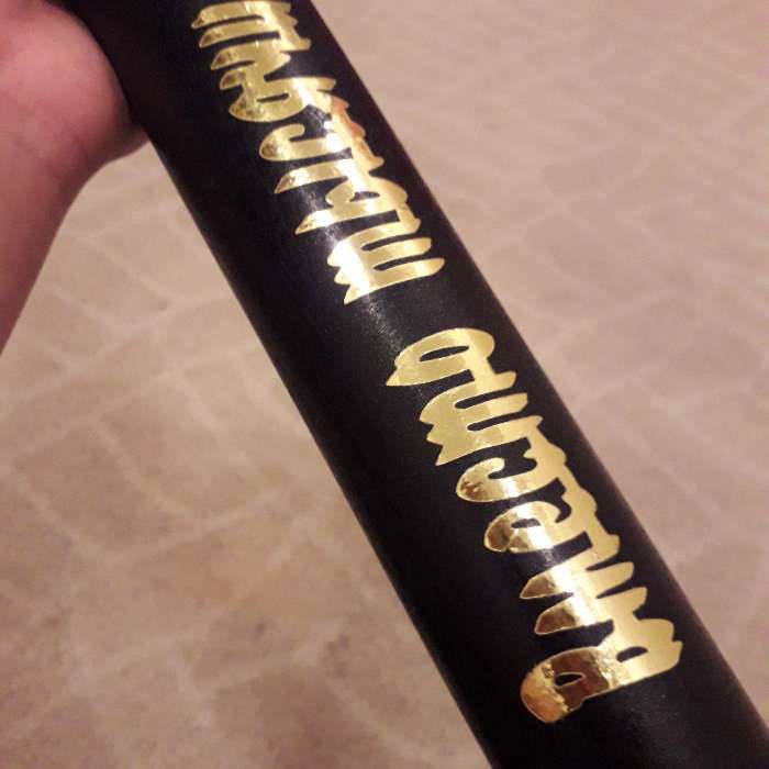 Фотография покупателя товара Бита лакированная "Вместо тысячи слов", чёрная с золотой надписью, 65 см