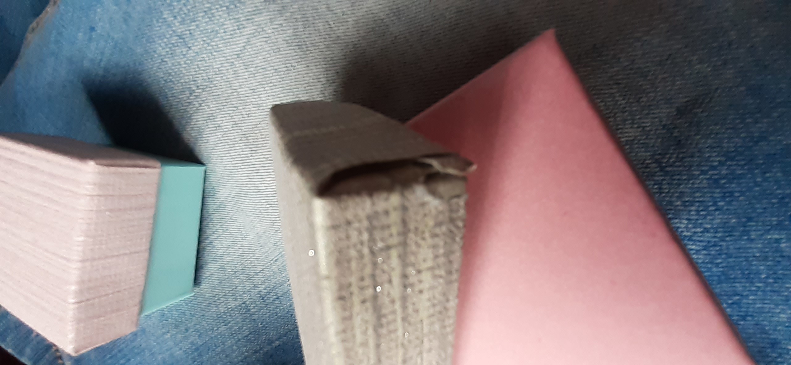 Фотография покупателя товара Коробочка подарочная под серьги «Классическая полоска», 5×5 (размер полезной части 4,5×4,5 см), цвет МИКС - Фото 1