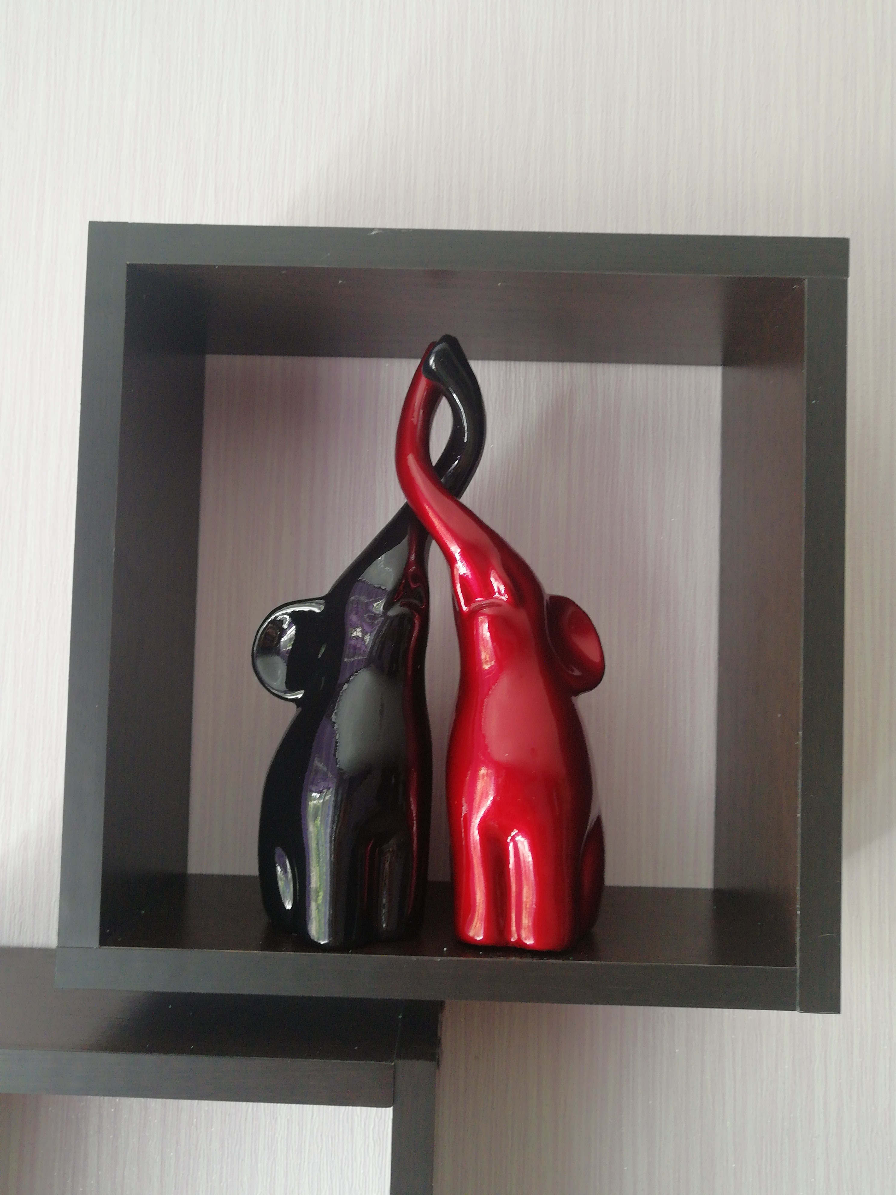 Фотография покупателя товара Фигура "Пара слонов" чёрный/бордовый, 16х8х25см - Фото 1