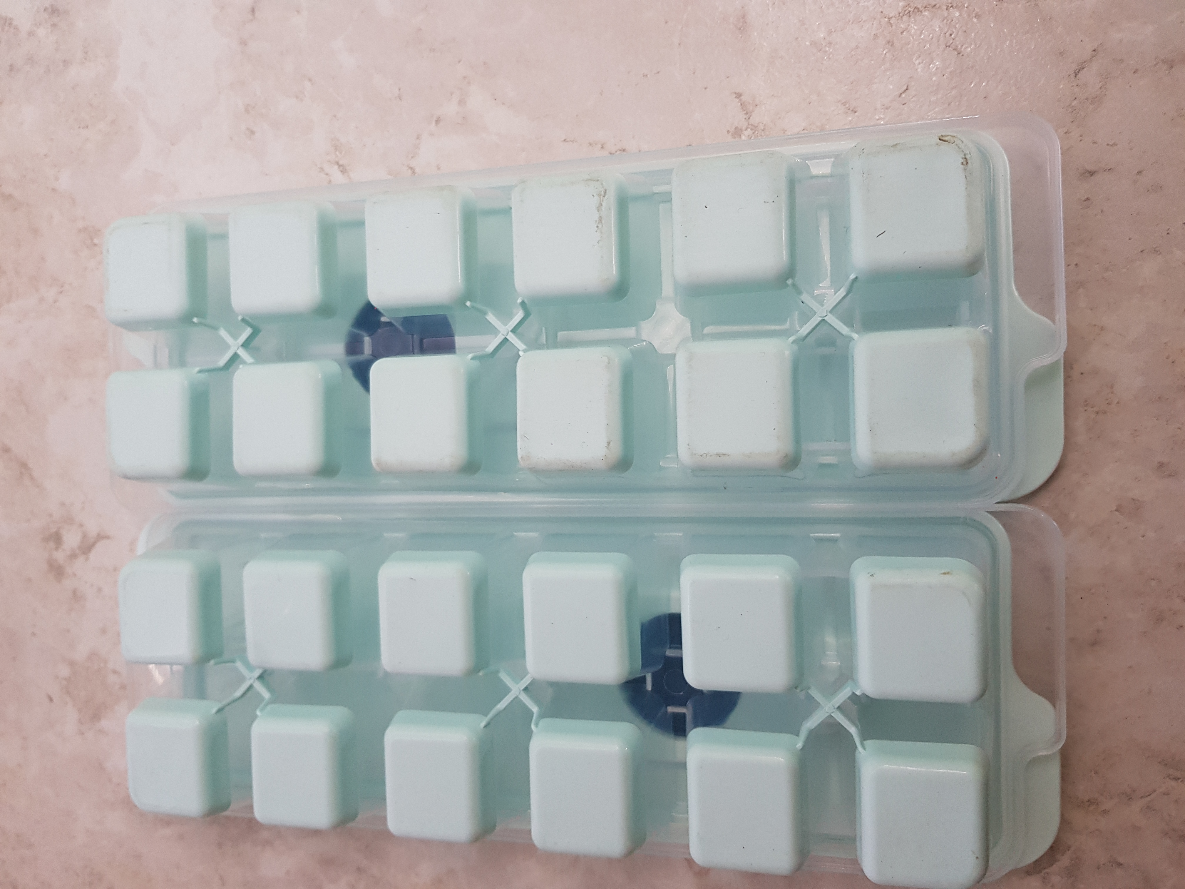 Фотография покупателя товара Форма для льда с крышкой и силиконовым дном, цвет МИКС