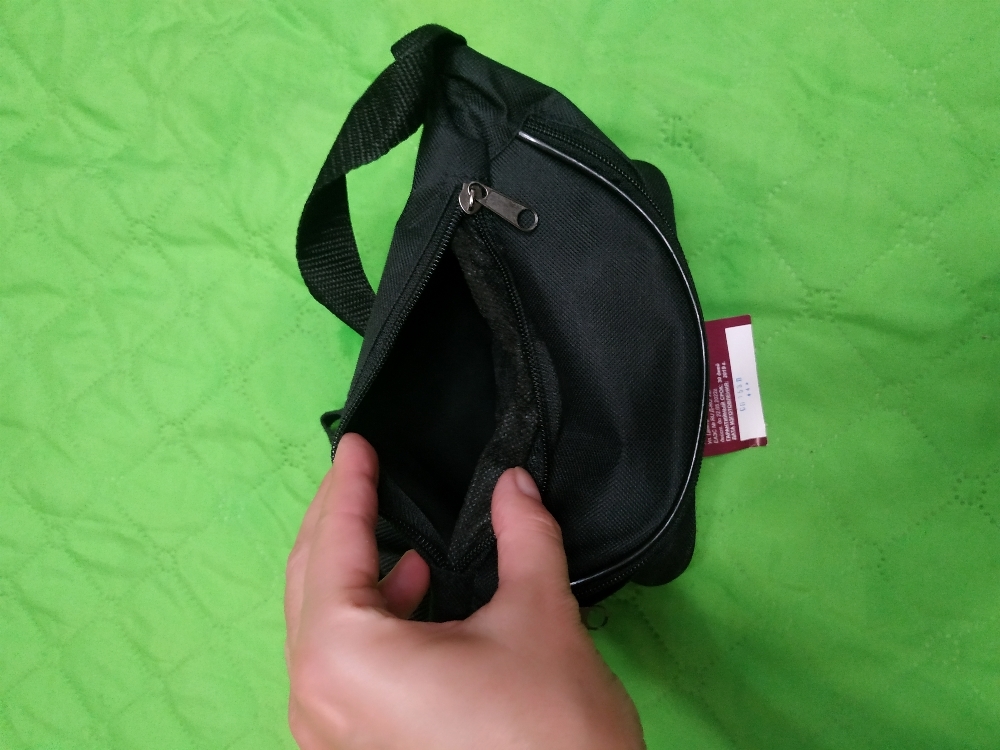 Фотография покупателя товара Сумка поясная на молнии, 2 наружных кармана, цвет чёрный - Фото 5
