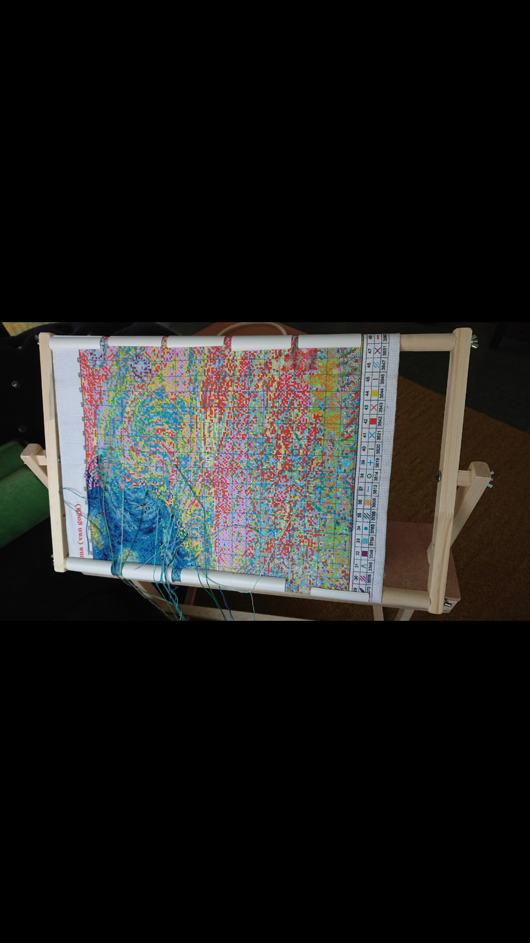 Фотография покупателя товара Пяльцы-рамка, универсальные, 40 × 60 см, с накопителем, цвет светлое дерево - Фото 1