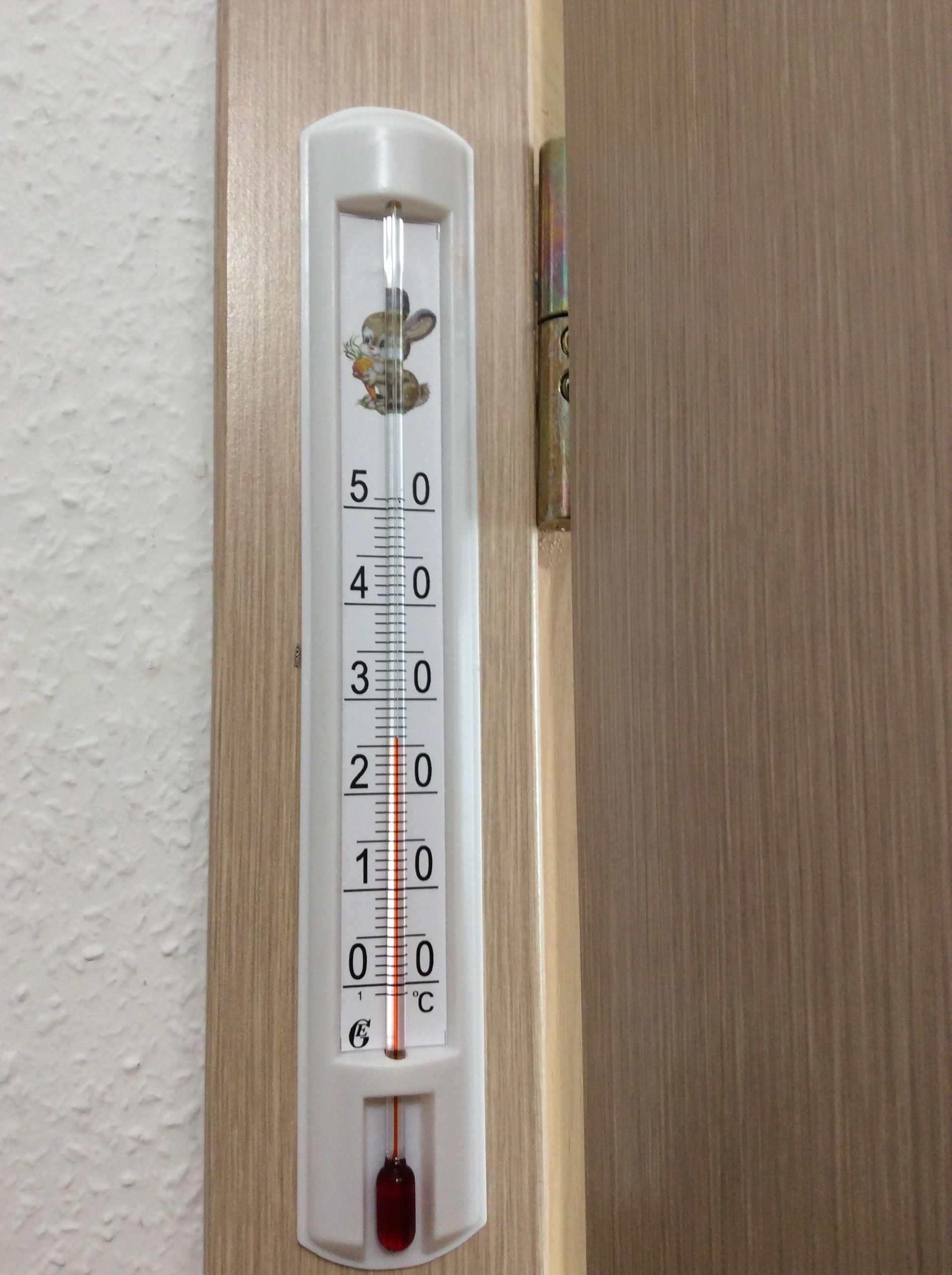 Фотография покупателя товара Термометр, градусник комнатный для измерения температуры воздуха, от 0°С до +50°С, 22 х 4 см - Фото 6