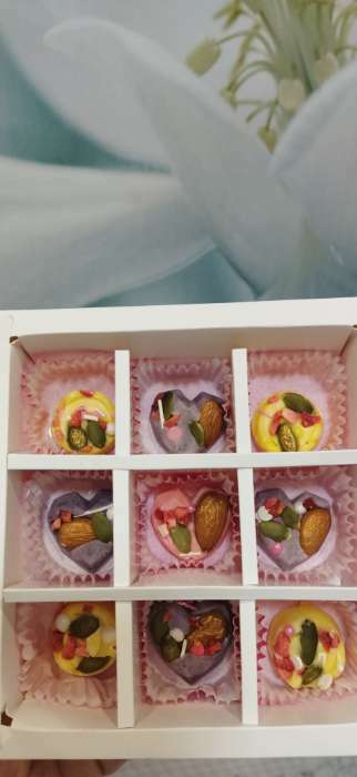 Фотография покупателя товара Коробка складная под 9 конфет, белая, 13,8 х 13,8 х 3,8 см - Фото 13