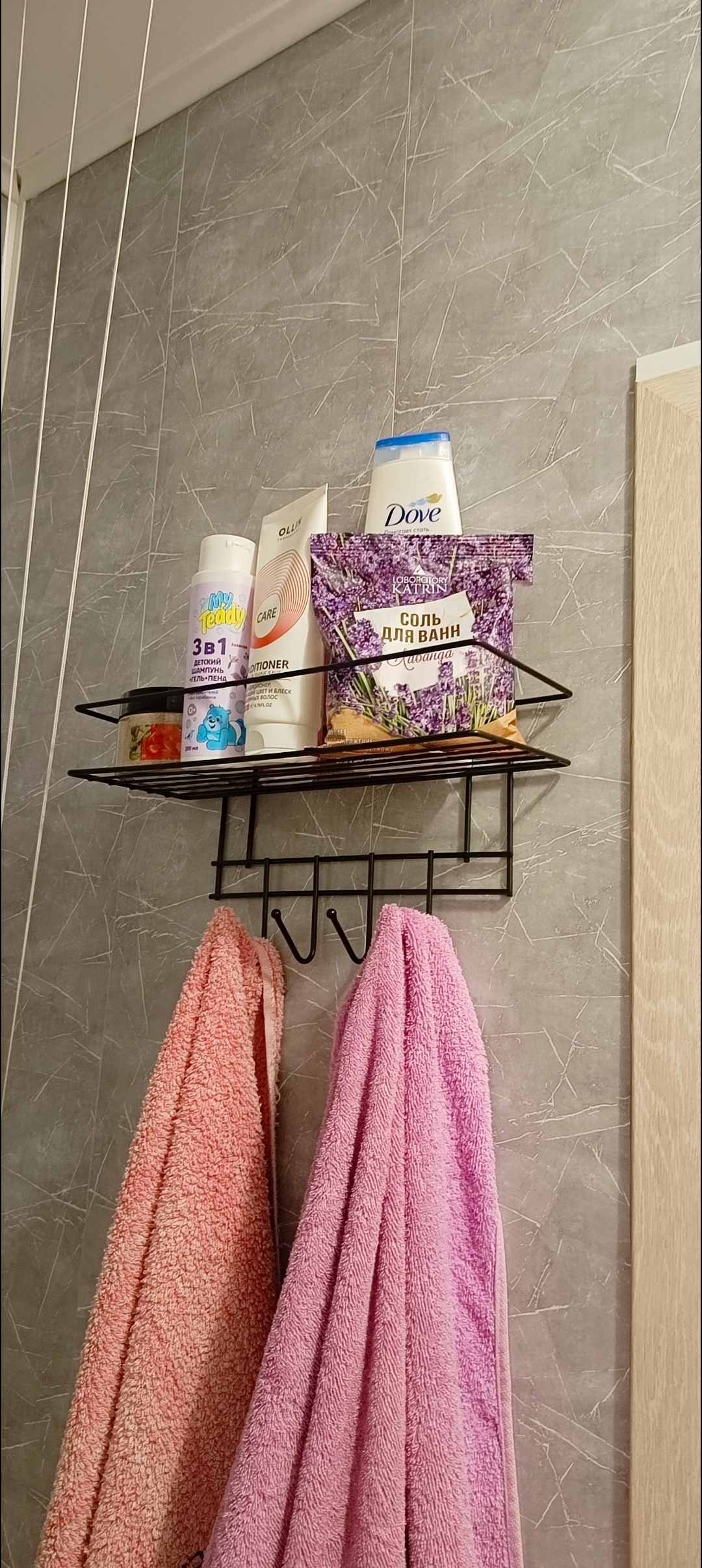 Фотография покупателя товара Полка для ванной прямая, 4 крючка, 33×12,5×21 см, цвет белый - Фото 3