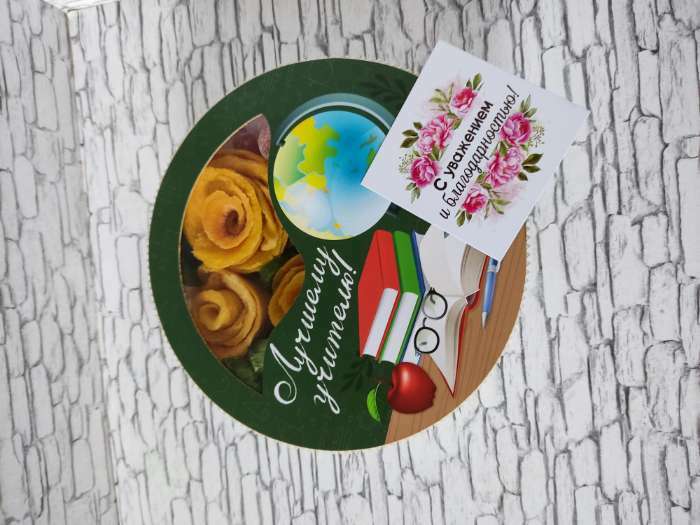 Фотография покупателя товара Коробка подарочная, кондитерская упаковка «Учителю», 18×18×5 - Фото 2