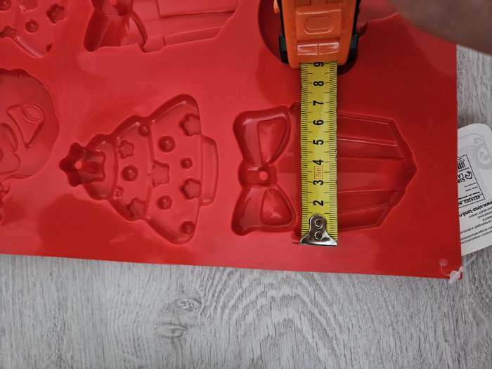 Фотография покупателя товара Форма для украшений 3D Доляна «Подарки под ёлкой», силикон, 30×30 см, 9 ячеек, цвет красный - Фото 1