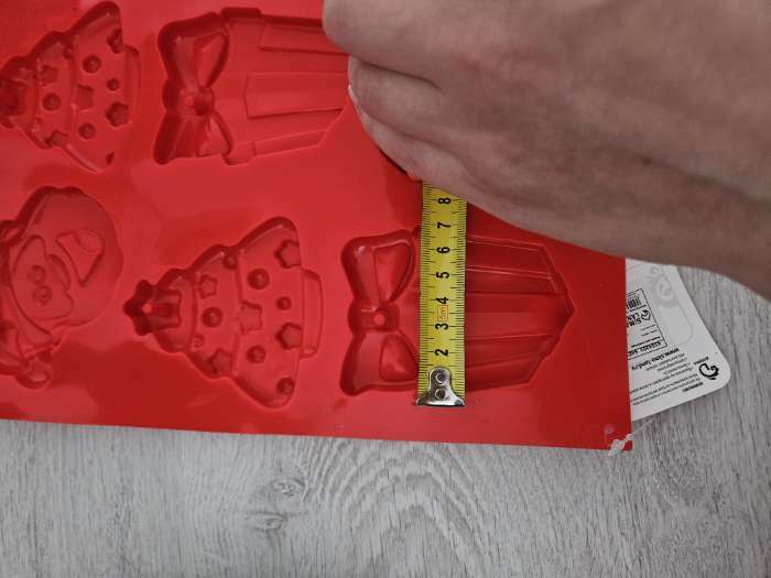 Фотография покупателя товара Форма для украшений 3D Доляна «Подарки под ёлкой», силикон, 30×30 см, 9 ячеек, цвет красный - Фото 2