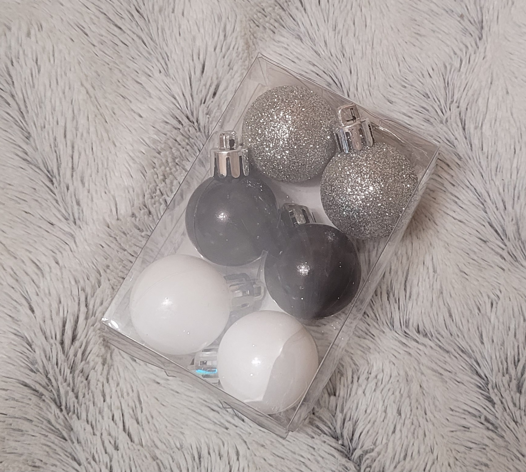 Фотография покупателя товара Ёлочные шары новогодние, на Новый год, пластик, d-3 см, 6 шт, цвета чёрный, серебристый, белый