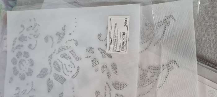 Фотография покупателя товара Термоаппликация из страз «Узор», 15 × 5,7 см, 8 шт на листе, цвет белый - Фото 4