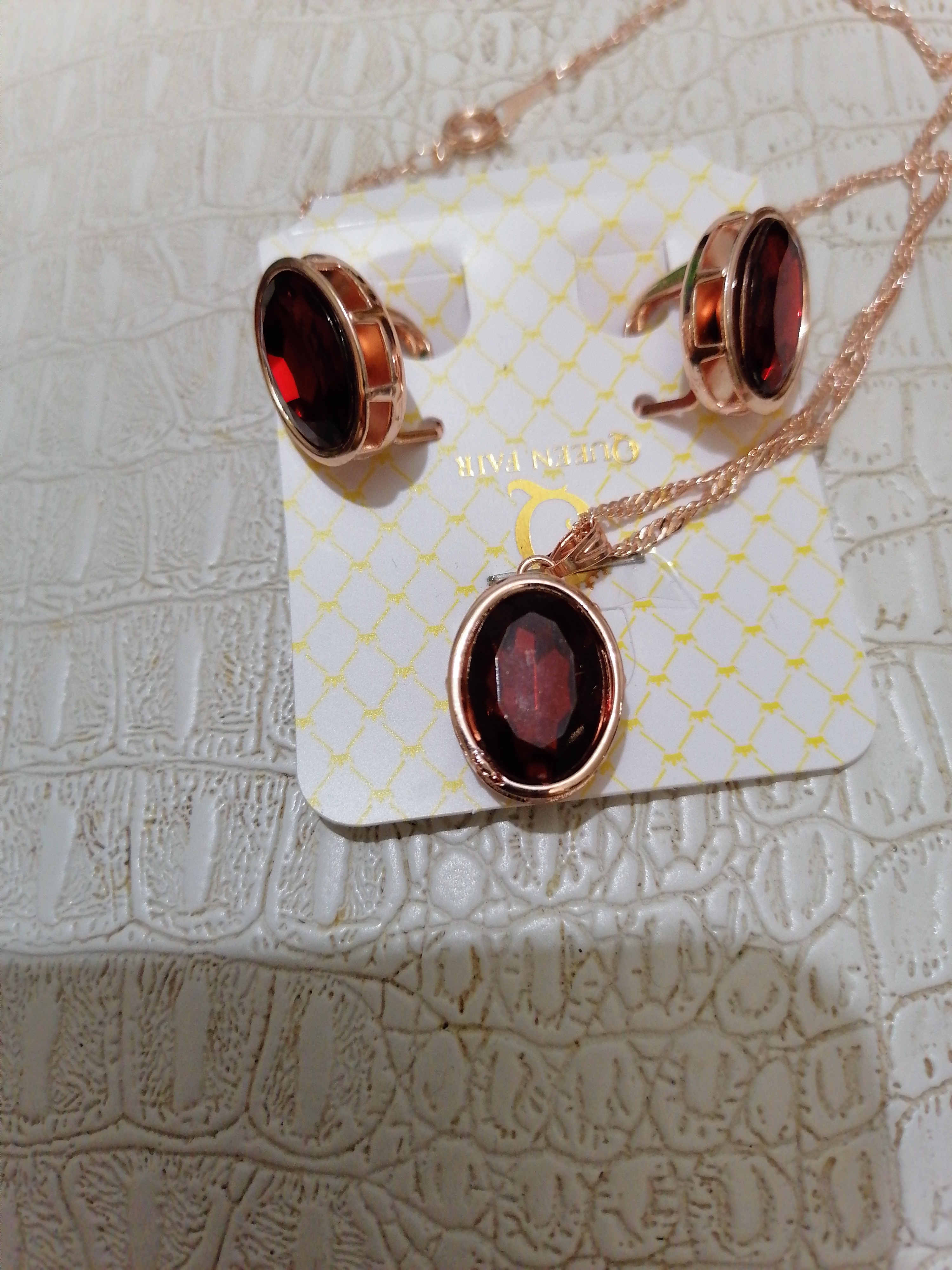 Фотография покупателя товара Гарнитур 3 предмета: серьги, кулон, кольцо безразмерное "Эдель" овал вытянутый, цвет красный в золоте, 45см - Фото 1