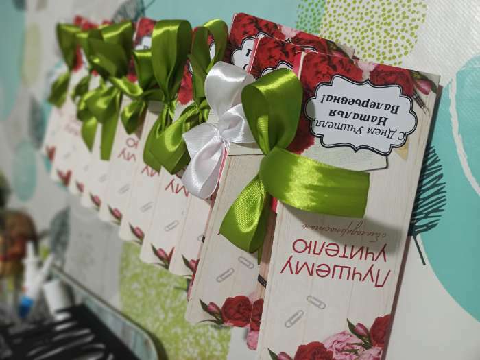 Фотография покупателя товара Подарочный конверт с местом под шоколадку «Лучшему учителю» - Фото 5