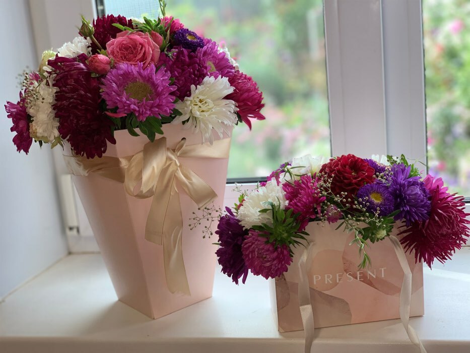 Фотография покупателя товара Переноска для цветов на лентах «Расцветай», 17 х 25 х 9 см - Фото 4