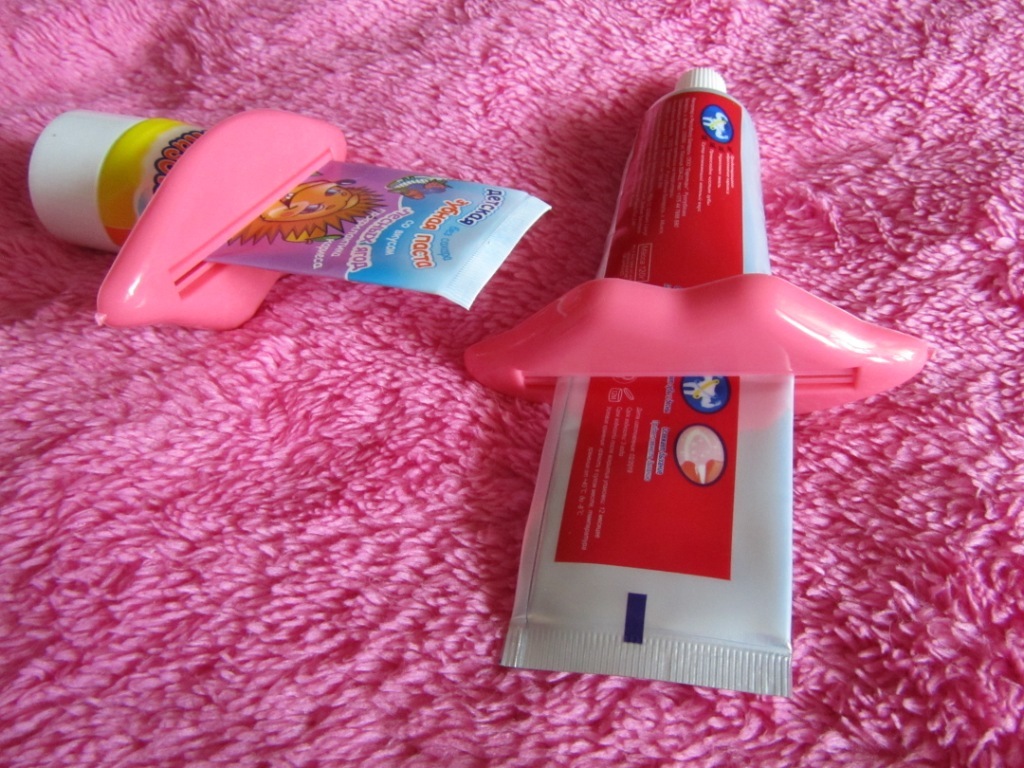 Фотография покупателя товара Набор выдавливателей для зубной пасты «Губы», 2 шт, цвет красный - Фото 14