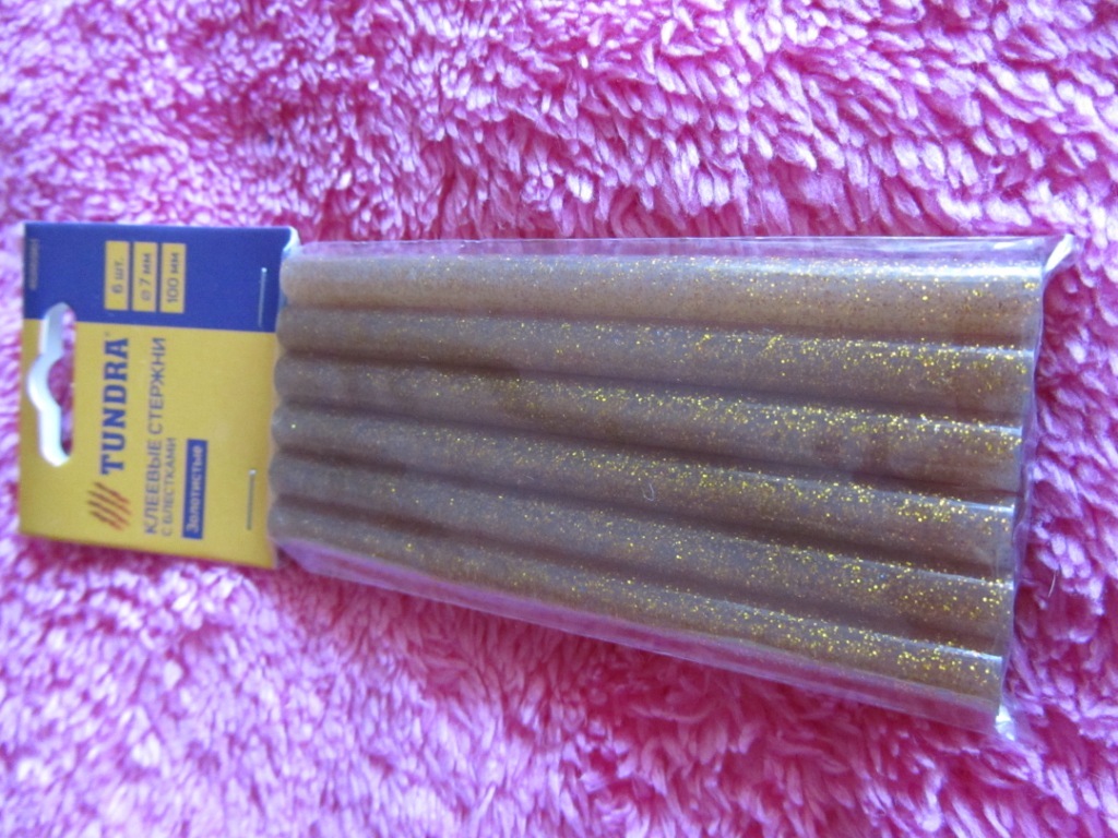 Фотография покупателя товара Клеевые стержни ТУНДРА, 7 х 100 мм, золотистые с блестками, 6 шт.