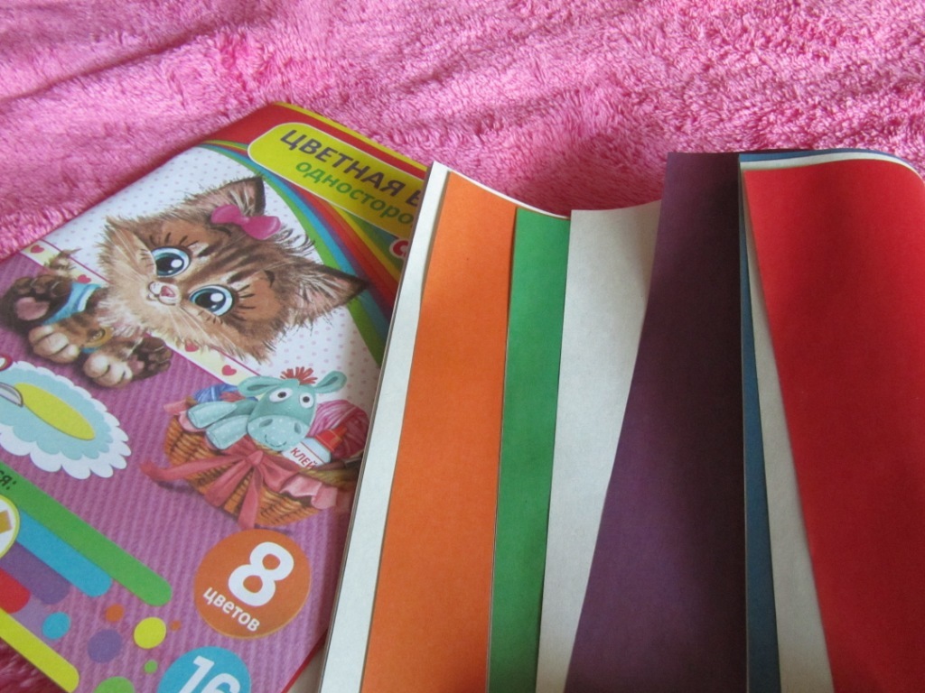 Фотография покупателя товара Бумага цветная А4, 16 листов, 8 цветов "Котёнок", газетная, на скобе - Фото 3