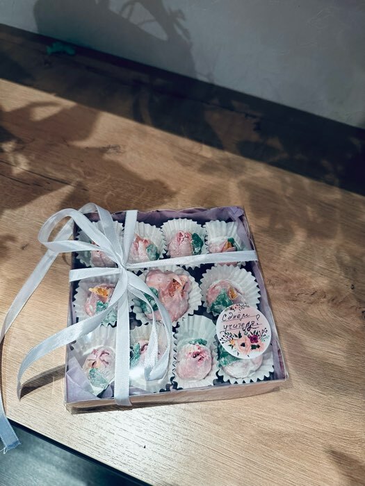 Фотография покупателя товара Коробка для печенья, кондитерская упаковка с PVC крышкой, «Цветы», 13 х 13 х 3 см - Фото 1