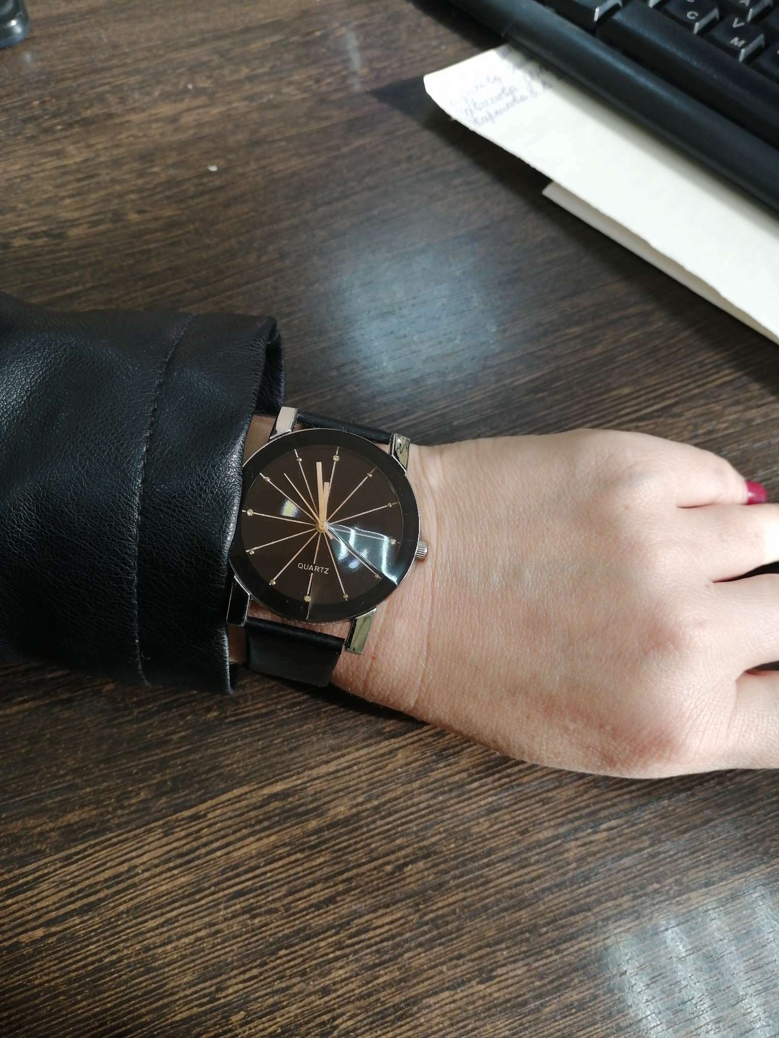 Фотография покупателя товара Часы наручные женские, d-4 см, черные - Фото 1