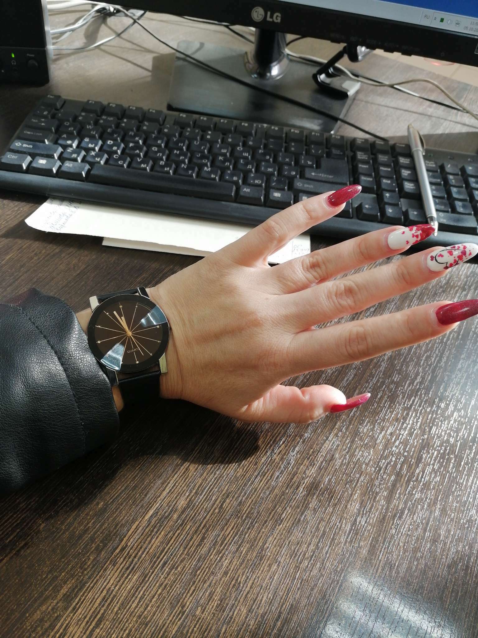 Фотография покупателя товара Часы наручные женские, d-4 см, черные - Фото 2