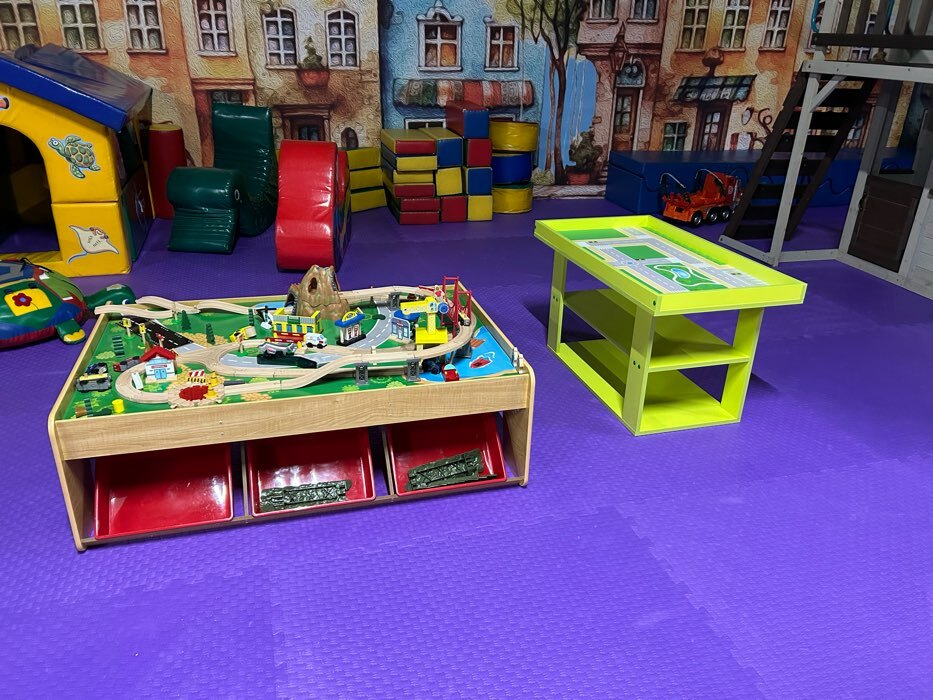 Фотография покупателя товара Игровой стол для самостоятельной деятельности, 1000×550×610 мм, цвет зелёный/разноцветный - Фото 3