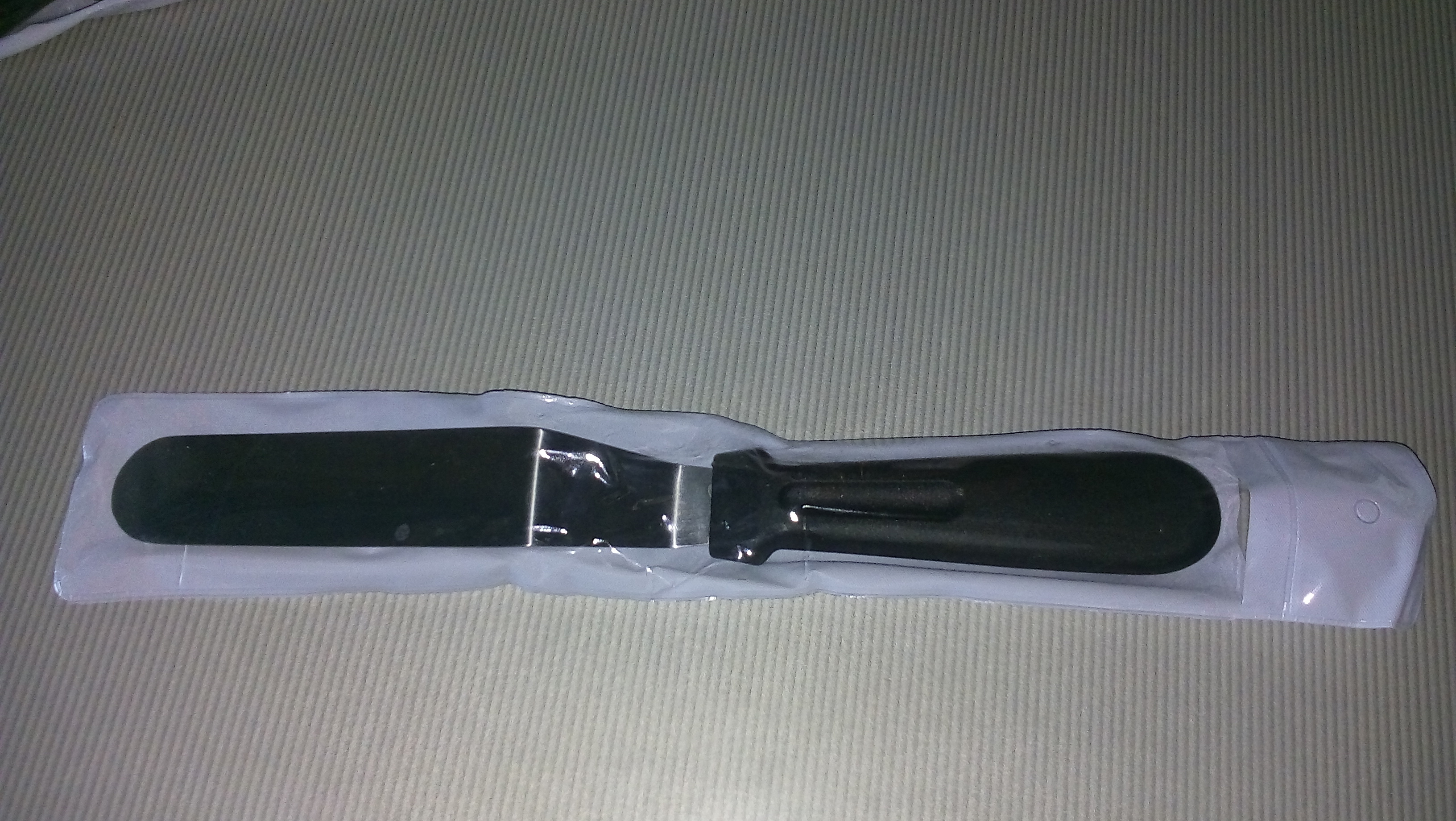 Фотография покупателя товара Лопатка-палетка с пластиковой ручкой, изогнутая, 37 см, рабочая часть 25 см, цвет чёрный - Фото 12