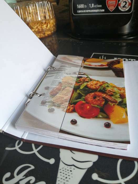 Фотография покупателя товара Книга для записи кулинарных рецептов А5, 80 листов на кольцах "ГотовимДома", твёрдая обложка, цветные разделители, блок офсет