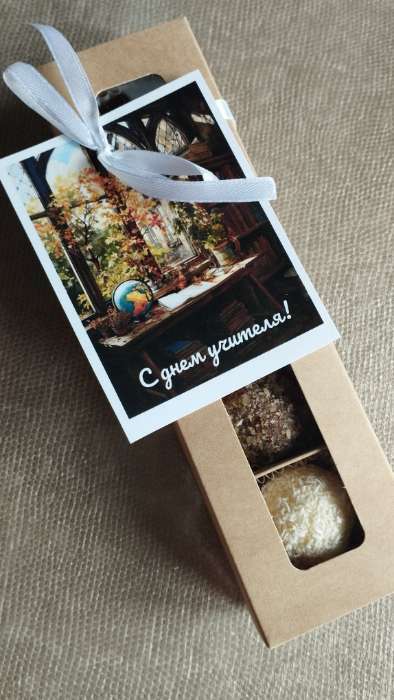 Фотография покупателя товара Коробка под 5 конфет с обечайкой, с окном, с тонкими разделителями, КРАФТ 21х5х3,3 см