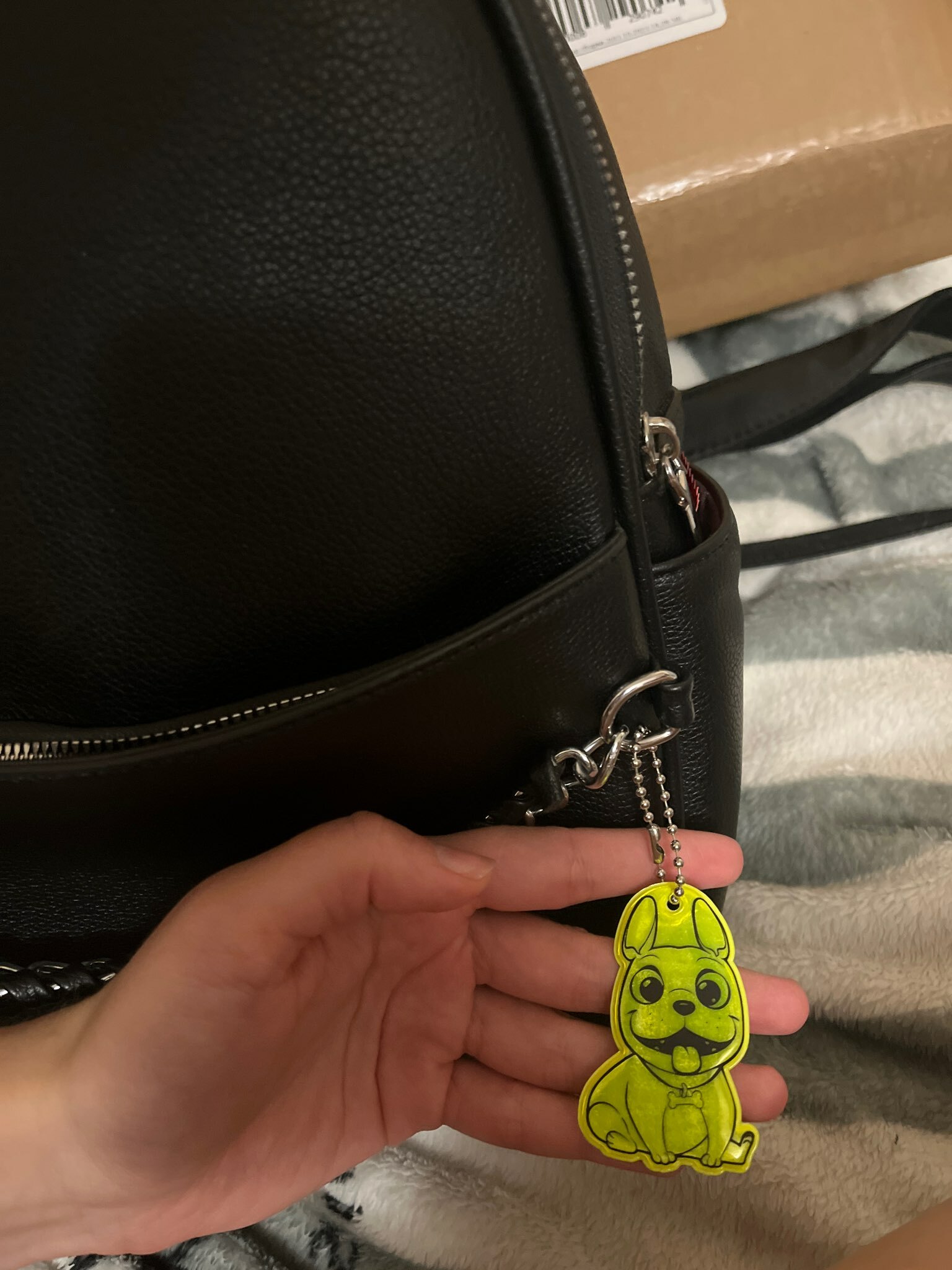 Фотография покупателя товара Светоотражающий элемент «Морда», двусторонний, 5.9×6 см, жёлтый - Фото 5