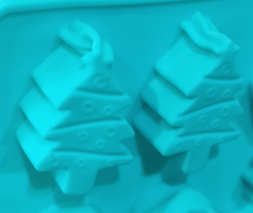 Фотография покупателя товара Форма для украшений Доляна «Новый год», силикон, 21,5×10 см, 12 ячеек, цвет зелёный