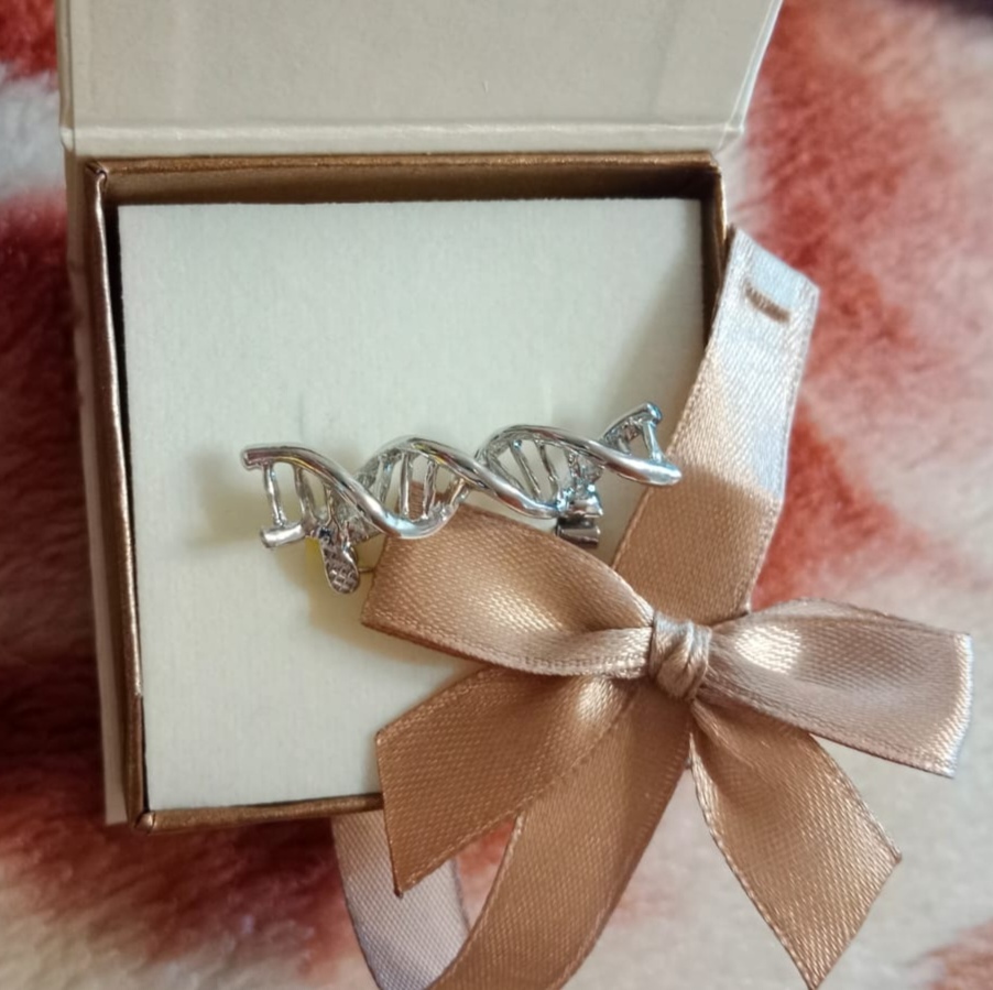 Фотография покупателя товара Брошь «Молекула» ДНК, цвет серебро - Фото 1