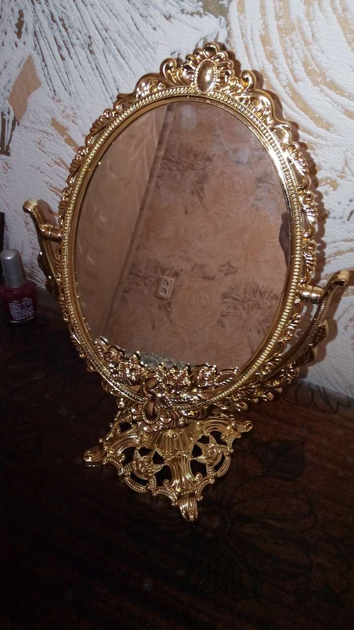Фотография покупателя товара Зеркало настольное, двустороннее, с увеличением, зеркальная поверхность 13 × 18 см, цвет золотистый - Фото 3