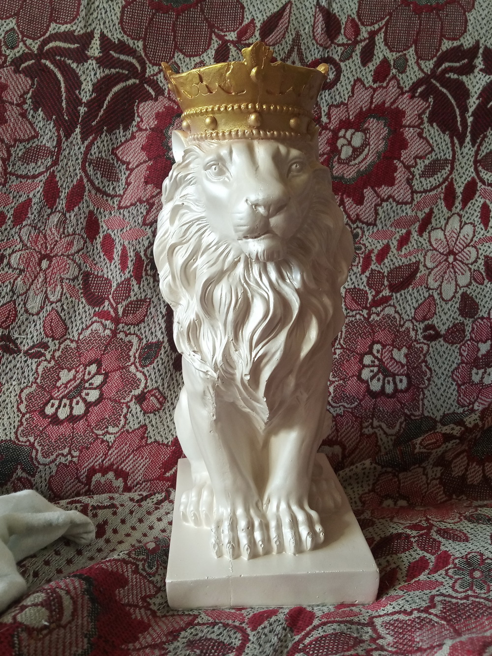 Фотография покупателя товара Копилка "Лев с короной" белый с золотом, 35см - Фото 2