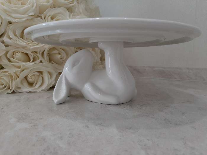 Фотография покупателя товара Подставка керамическая для торта Доляна «Кролл», 25×10 см, цвет белый - Фото 13