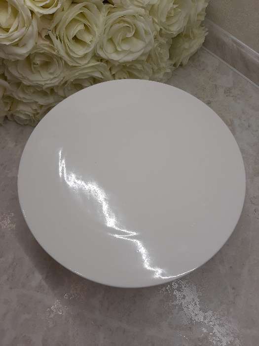 Фотография покупателя товара Подставка керамическая для торта Доляна «Кролл», 25×10 см, цвет белый