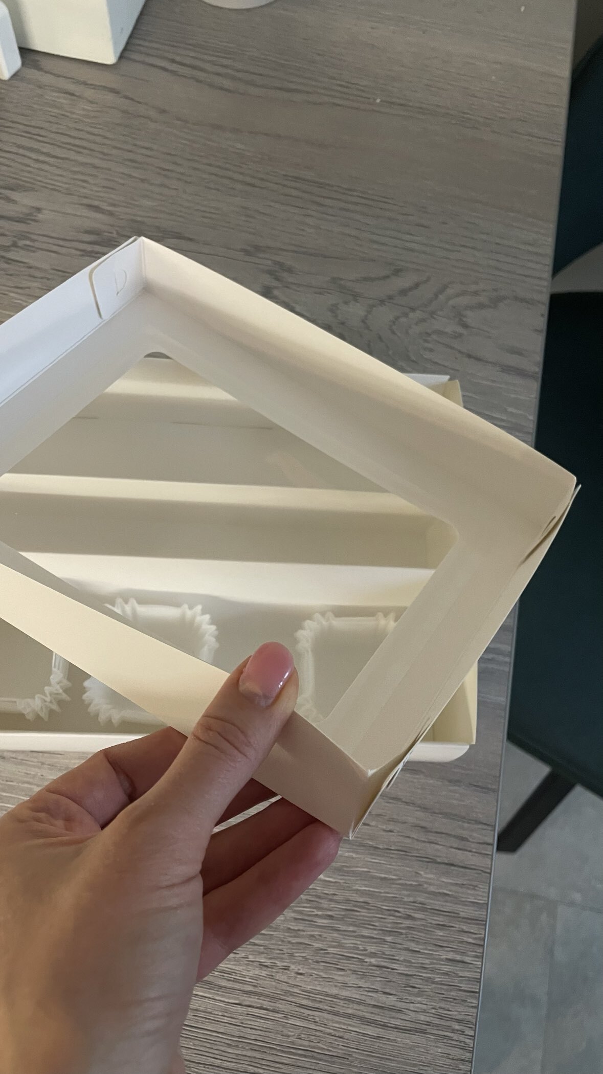 Фотография покупателя товара Коробка для макарун, с ложементом, белая 21×16.5×5.5 см - Фото 22