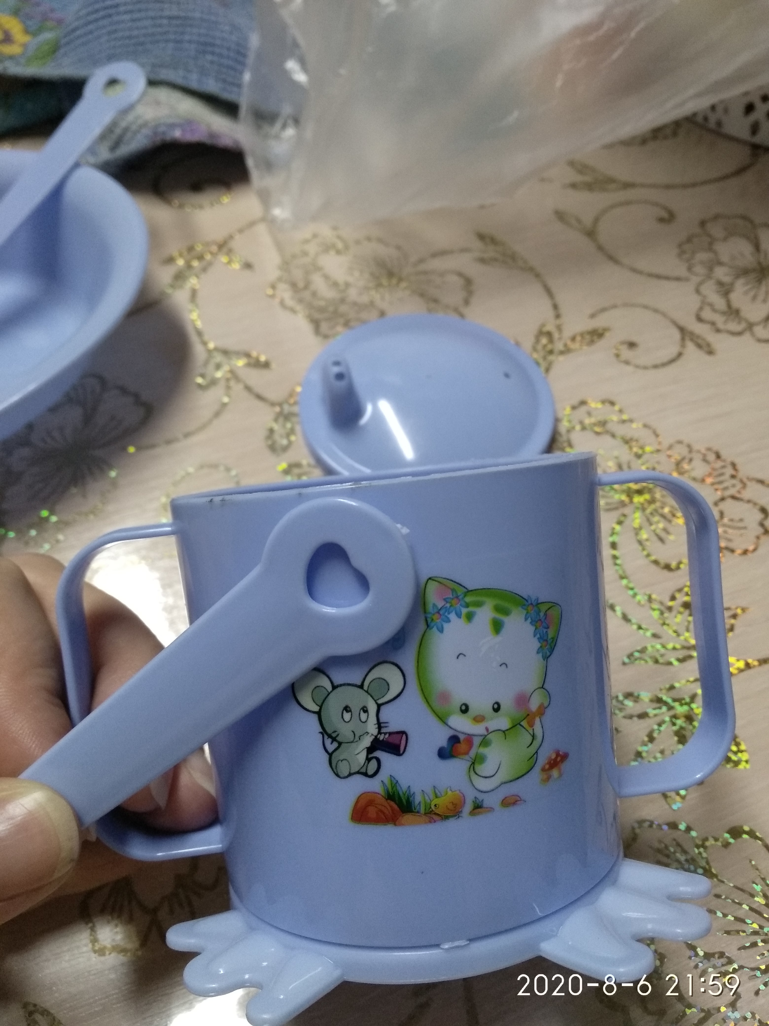 Фотография покупателя товара Набор детской посуды, 4 предмета: миска, ложка, вилка, поильник с твёрдым носиком 200 мл, цвета МИКС - Фото 3