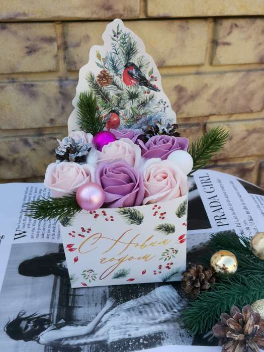 Фотография покупателя товара Коробка для мини-букетов «С новым годом», снегири, 12 х 17 х 10 см - Фото 2